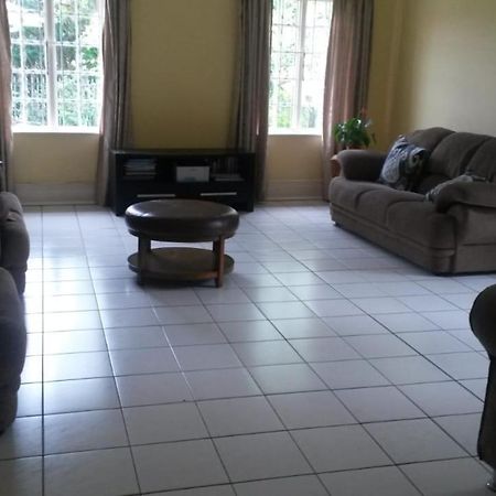 The Crescent Guesthouses - Bnb/Self Catering 다반 외부 사진