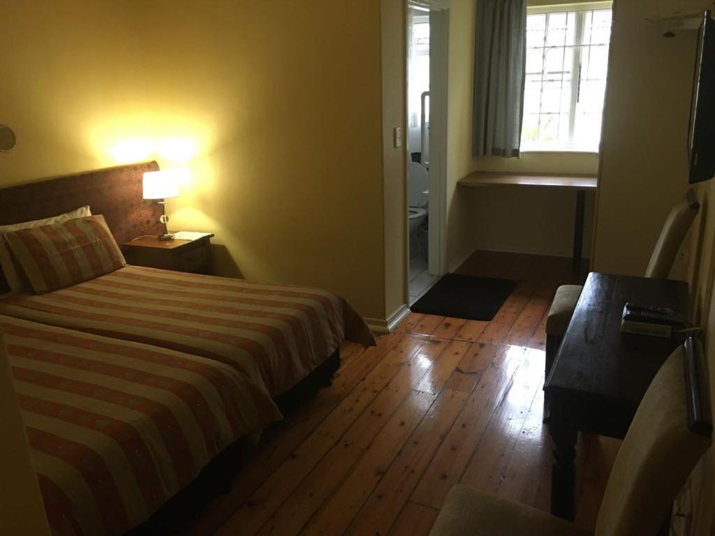 The Crescent Guesthouses - Bnb/Self Catering 다반 외부 사진