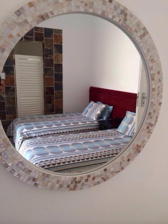 The Crescent Guesthouses - Bnb/Self Catering 다반 외부 사진