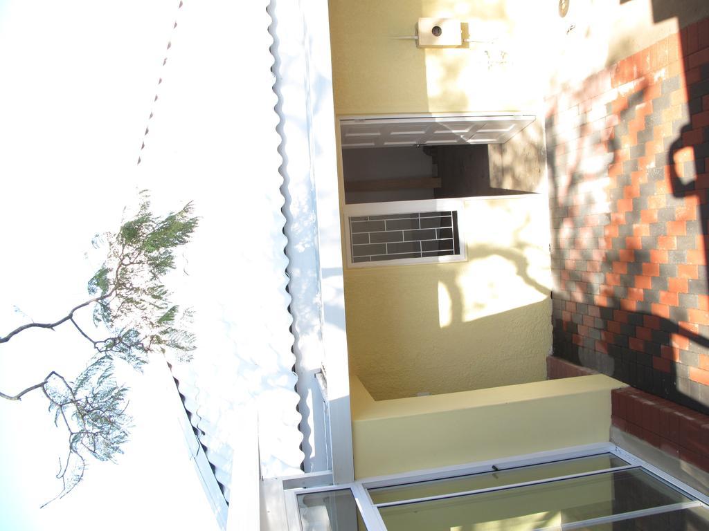 The Crescent Guesthouses - Bnb/Self Catering 다반 외부 사진