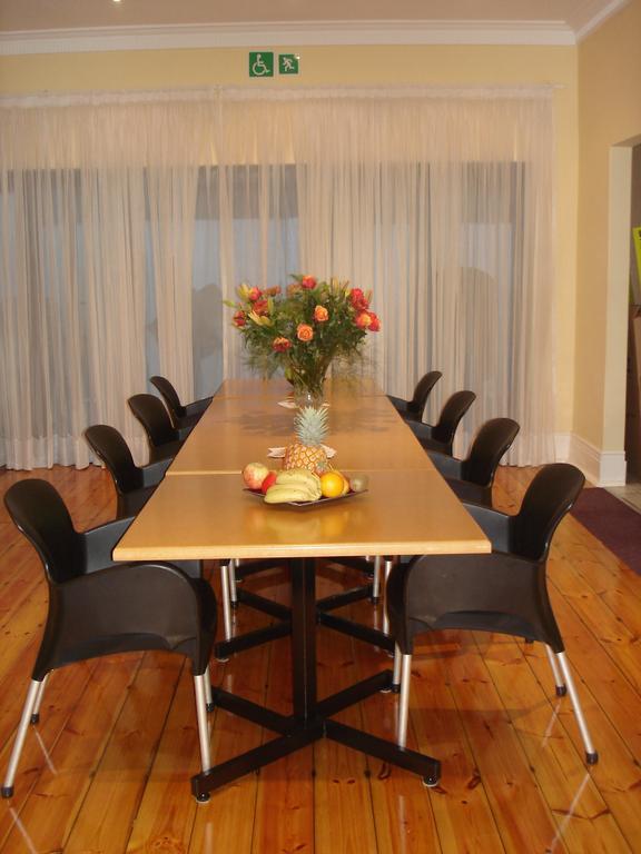 The Crescent Guesthouses - Bnb/Self Catering 다반 외부 사진