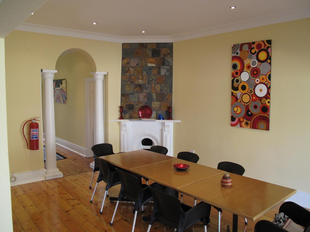 The Crescent Guesthouses - Bnb/Self Catering 다반 외부 사진