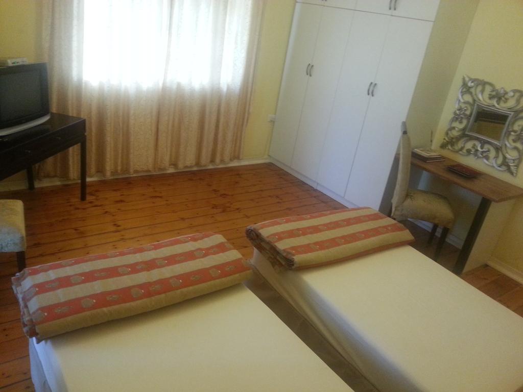 The Crescent Guesthouses - Bnb/Self Catering 다반 외부 사진