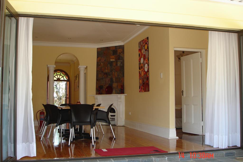 The Crescent Guesthouses - Bnb/Self Catering 다반 외부 사진