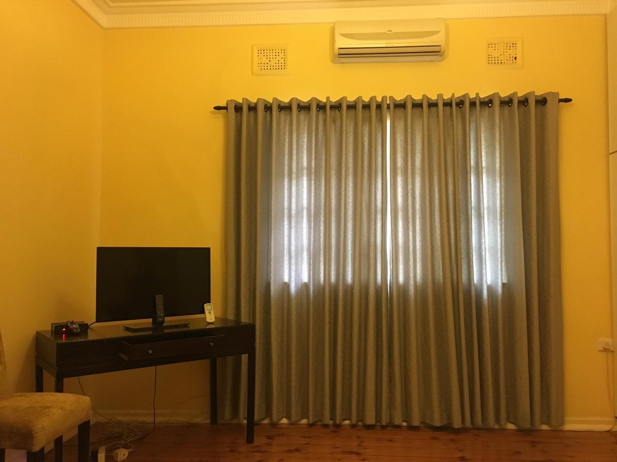 The Crescent Guesthouses - Bnb/Self Catering 다반 외부 사진