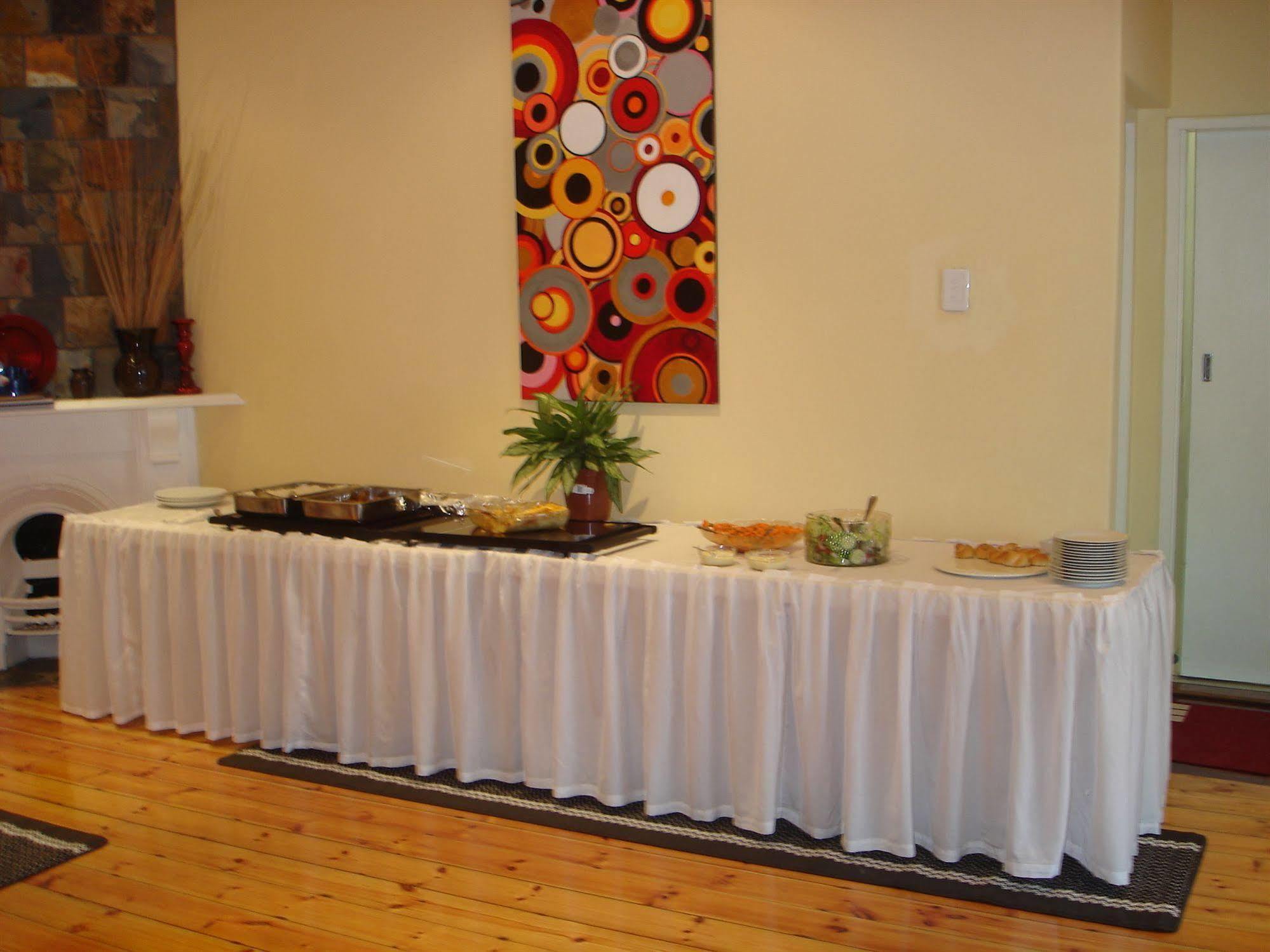 The Crescent Guesthouses - Bnb/Self Catering 다반 외부 사진